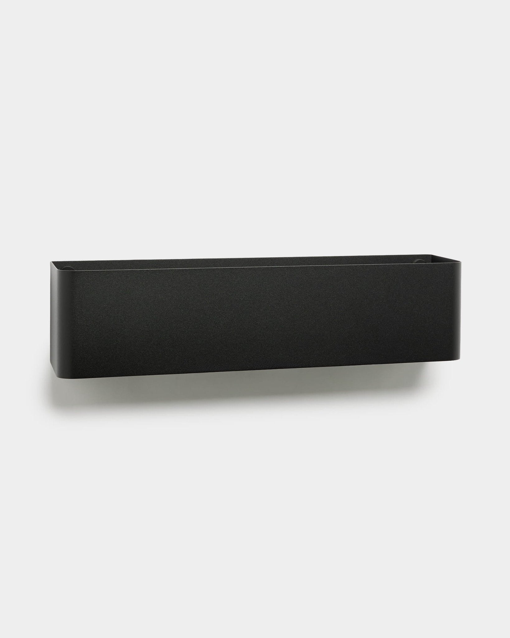 WoodUpp Norr black plantenbak, 47,9 cm, tegen een witte achtergrond; geschikt voor het organiseren van kruidentuintjes binnenshuis; ontworpen als aanvulling op Scandinavische interieurs.